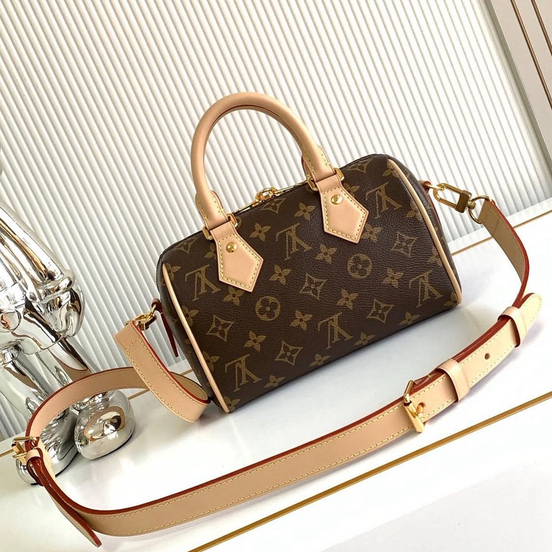 Louis Vuitton - Speedy Bandouliere 20 Canvas Monogram